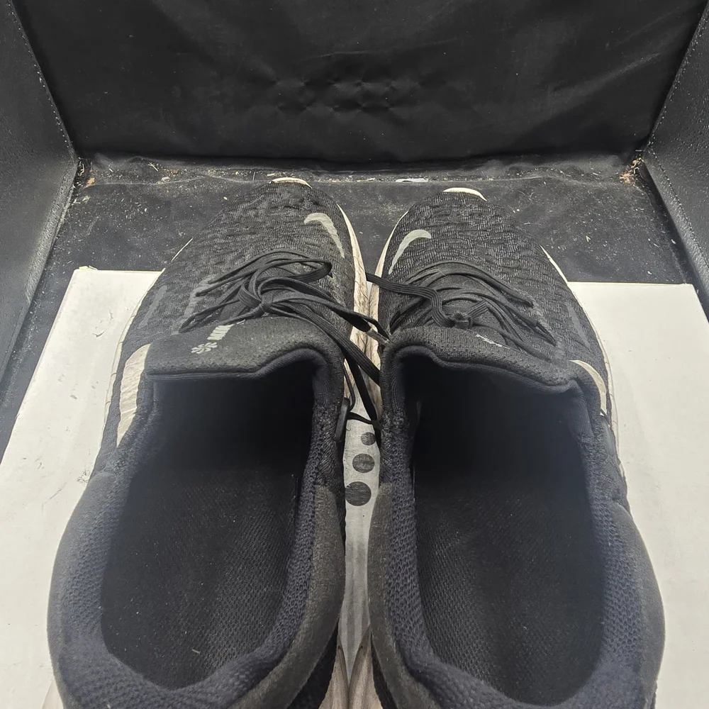 Nike Black and White Athletic Shoes‎